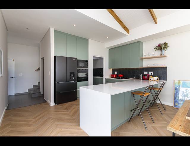 4 BEDROOM FREEHOLD FOR SALE IN SANDOWN
